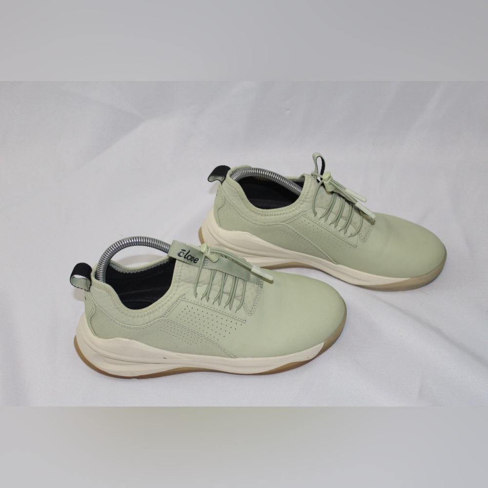Clove Healthcare Sneakers Shoes Women’s sz 8, feels like size 7-7.5-Sage Green